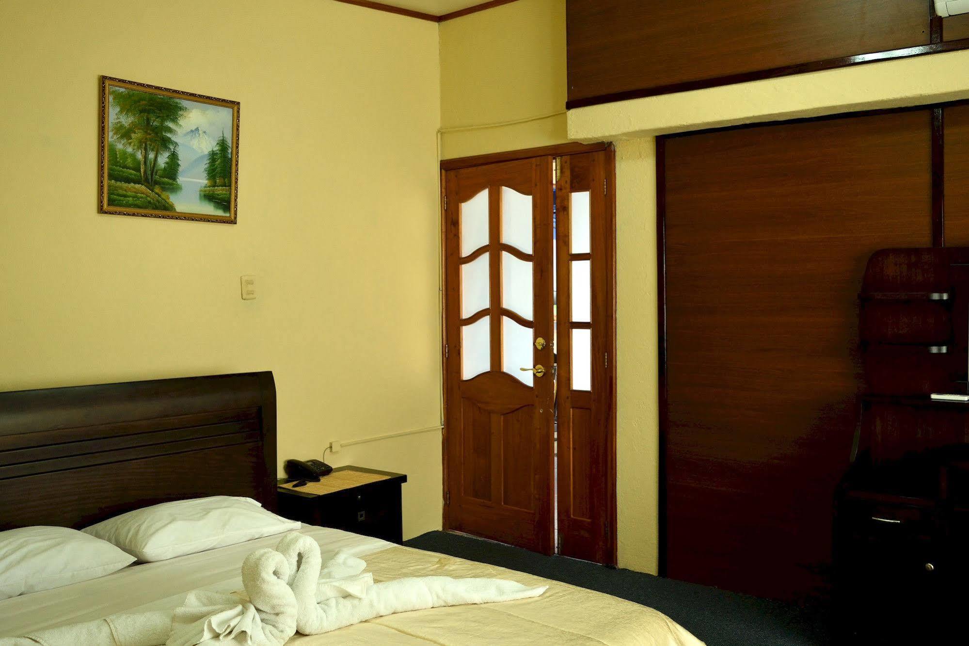 Hostal Cormorant Flightless Puerto Ayora (Galapagos Islands) Exterior photo