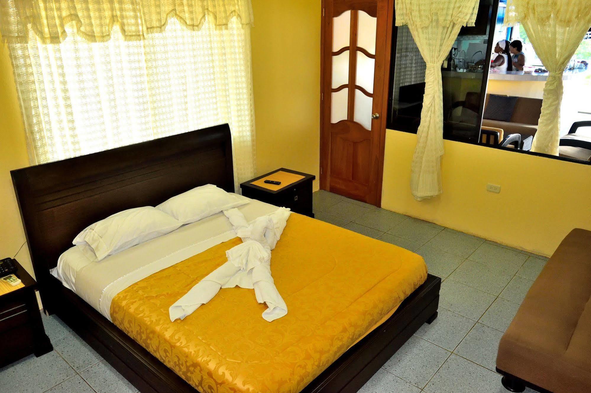 Hostal Cormorant Flightless Puerto Ayora (Galapagos Islands) Exterior photo