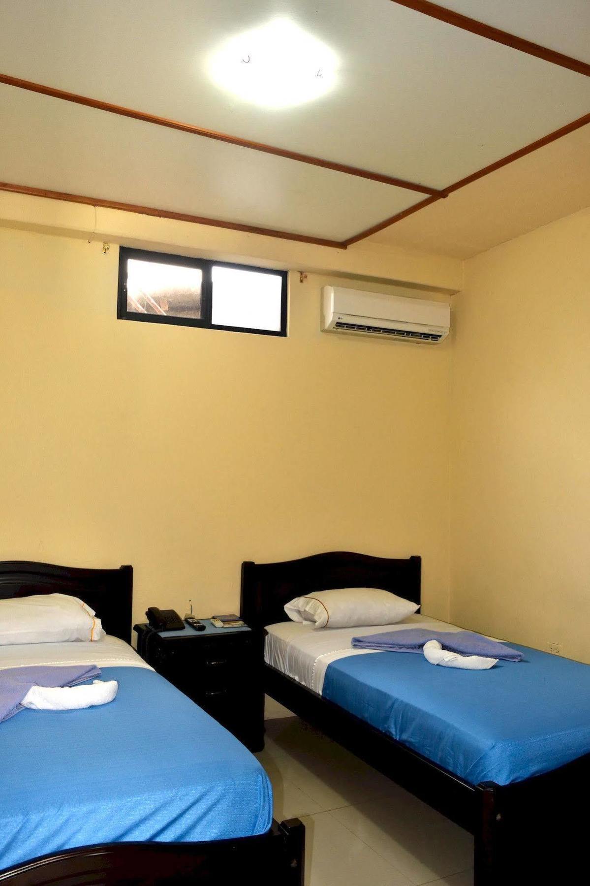 Hostal Cormorant Flightless Puerto Ayora (Galapagos Islands) Exterior photo
