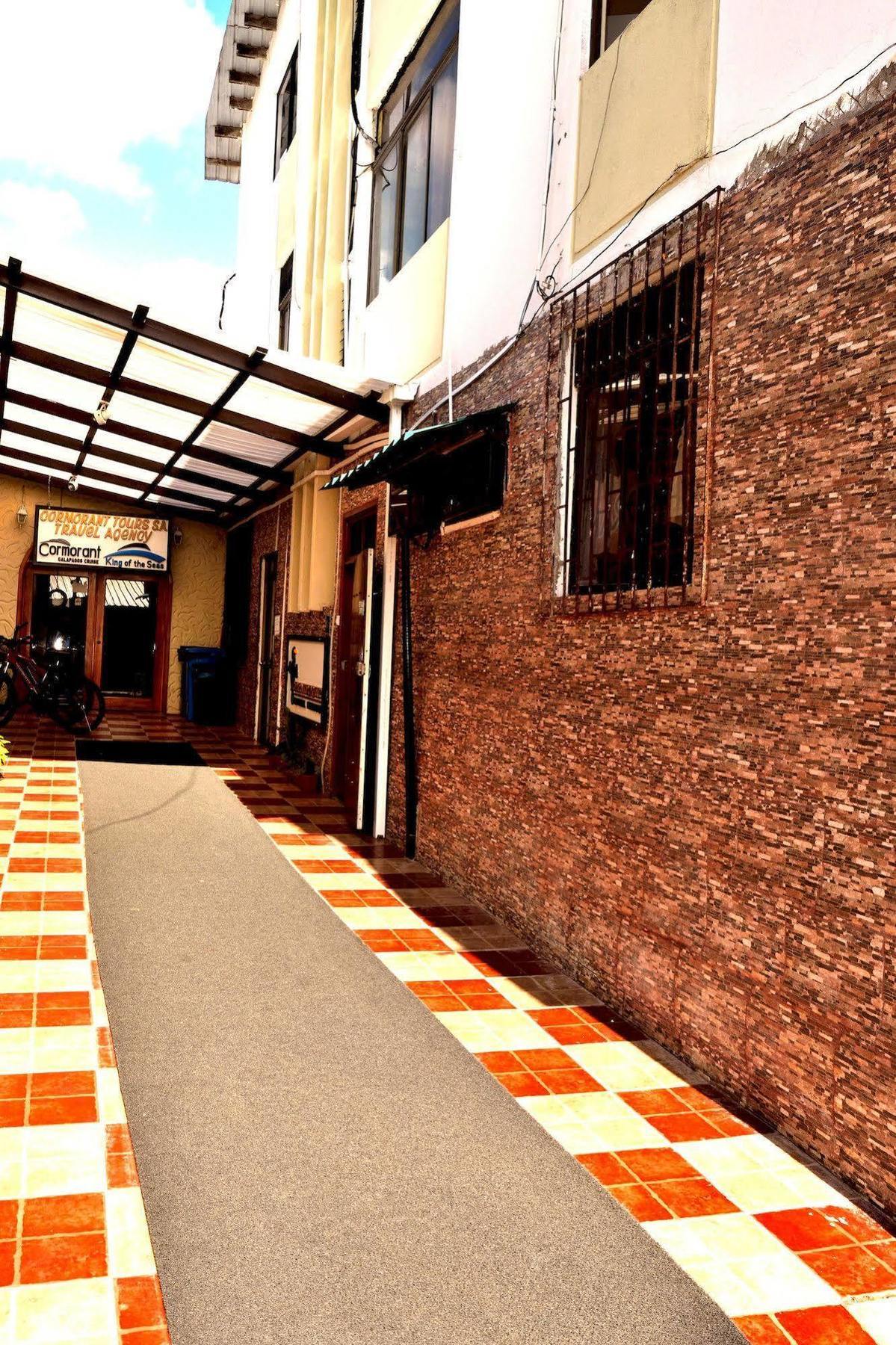 Hostal Cormorant Flightless Puerto Ayora (Galapagos Islands) Exterior photo